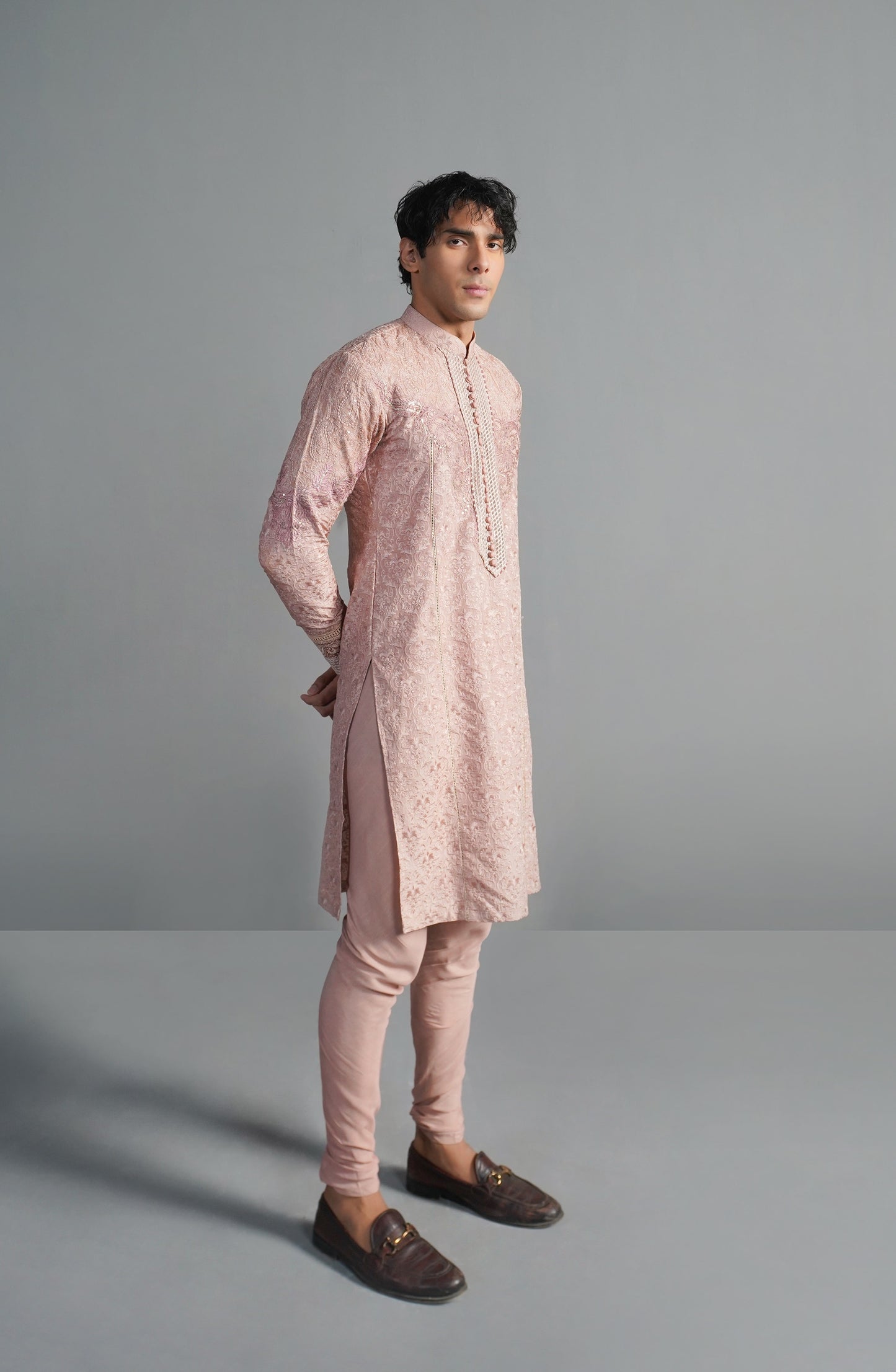 Modern Pakistani kurta styles for men’s parties